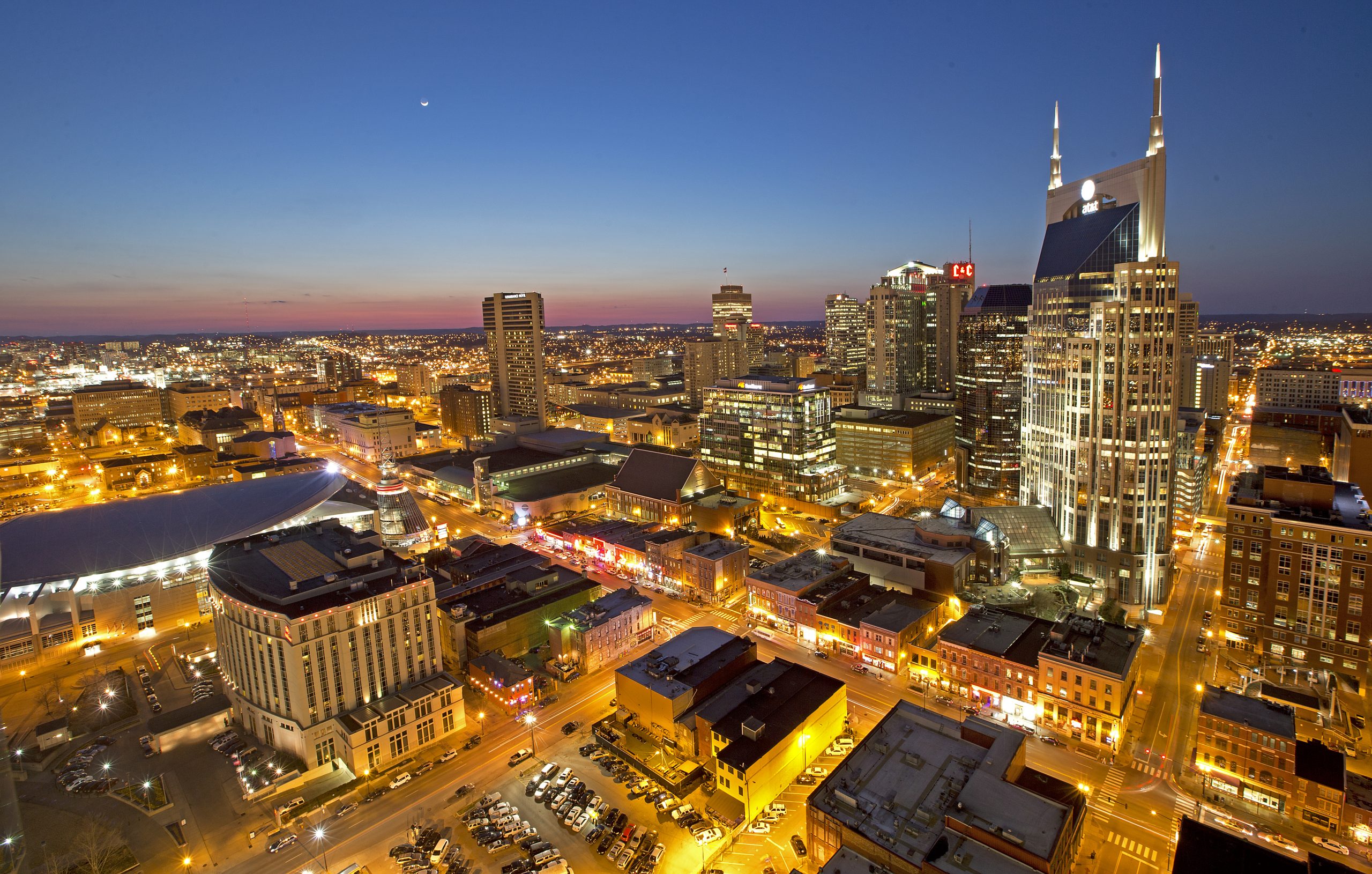 downtown Nashville skyline at night